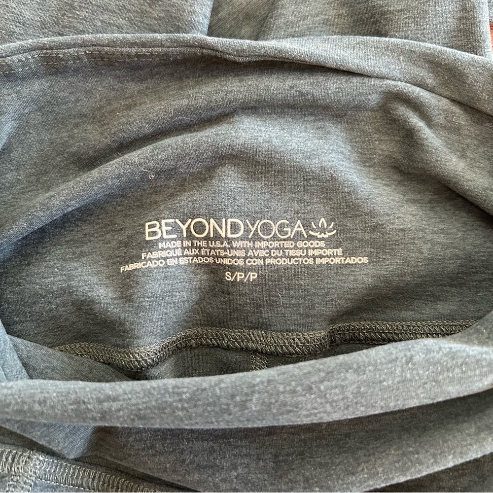 Beyond Yoga Leggings Dark Green Small - Picture 9 of 9